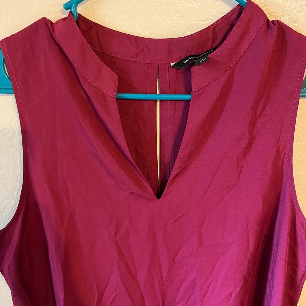 Banana republic factory blouse. Size M. Lightweight top.
